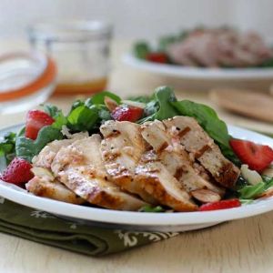Pork-Chop-Salad-with-Strawberries-and-Almonds_mobile_crop_480_480